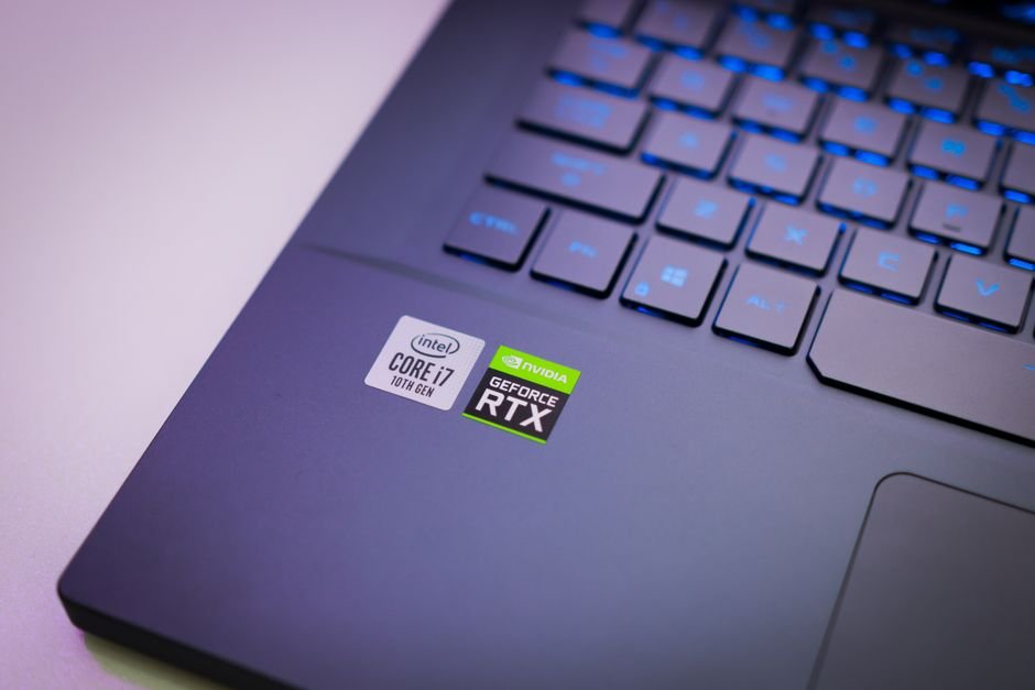 Adobe Photoshop y Premiere con tecnología NVIDIA RTX Spark